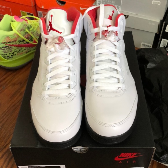 Jordan 5 Retro Fire Red 🔥👟DSWT !! - Picture 1 of 7